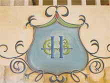 Both childrens’ initials — “C” and “B” plus “H” — are included in the hand-painted crest.
