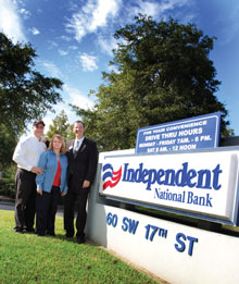 Dave and Marcia Proctor, owners of Aire Serv Heating & Air Conditioning of Ocala, share a moment with Mark Imes (right), President/CEO of Independent National Bank, outside the main office at 60 SW 17th Street. 